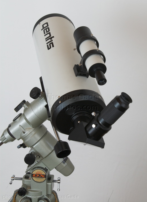 6" Maksutov Teleskop von Bosma
6" Maksutov Teleskop von Bosma. Es kommt aus China und wurde von Qentis, einem ehemaligen großen Ebay-Anbieter, mit eigenem Label verkauft.
Schlüsselwörter: 2008;Astronomie;astronomy;Bosma;Fernrohr;Finderscope;Maksutov;MK18015;Montierung;Mount;Optik;prallaktische;Qentis;Sucherfernrohr;telescope;Teleskop;Vixen GP DX
