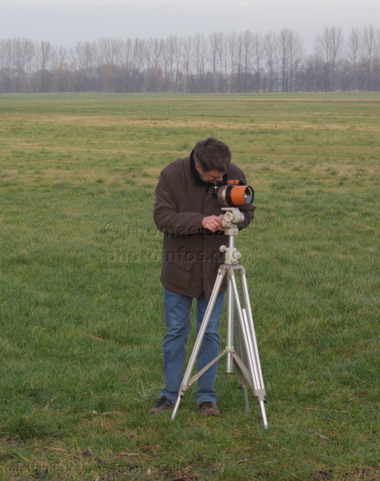 Celestron C90 Maksutov Teleskop
18. 1. 2014. Mann neben einem Celestron C90 Maksutov Teleskop auf einem Linhof Stativ.
Schlüsselwörter: 2014;Brandenburg;C90;Celestron;Linhof;Maksutov;Naturbeobachter;Rhinluch;Spektiv;telescope;Teleskop