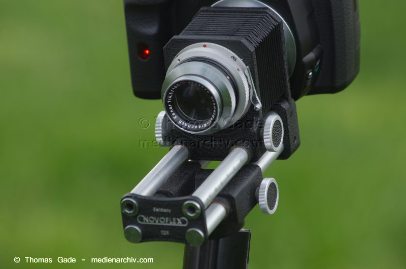 Pentax K-r mit Novoflex Balgengerät und Schneider Kreuznach Xenar 105mm
22. 4. 2014. Fotografie. Kamera. Pentax K-r mit Novoflex Balgengerät und Schneider-Kreuznach Xenar 1:4.5  105mm
Schlüsselwörter: 105mm;2014;Balgengerät;Bellows;Digitale Spiegelreflexkamera;DSLR;Fotoapparat;Fotografie;K-r;Kamera;Macro;Makrofotografie;Novoflex;Objektiv;Pentax;Schneider-Kreuznach;Xenar