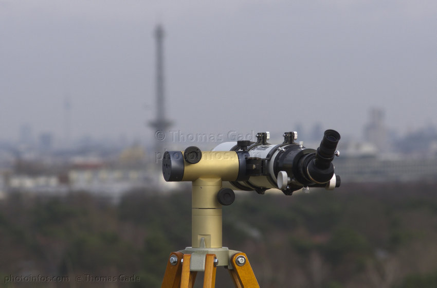 Teleskop. Skywatcher ED80 Refraktor
28. 1. 2015. Berlin. Drachenberg.  Teleskop. Skywatcher ED80 Refraktor mit Amiciprisma als Spektiv. Azimutale Montierung AYO
Schlüsselwörter: 2015;AYO;Azimutale Montierung;Berlin;Drachenberg;ED80;Refraktor;Skywatcher;Spektiv;Teleskop
