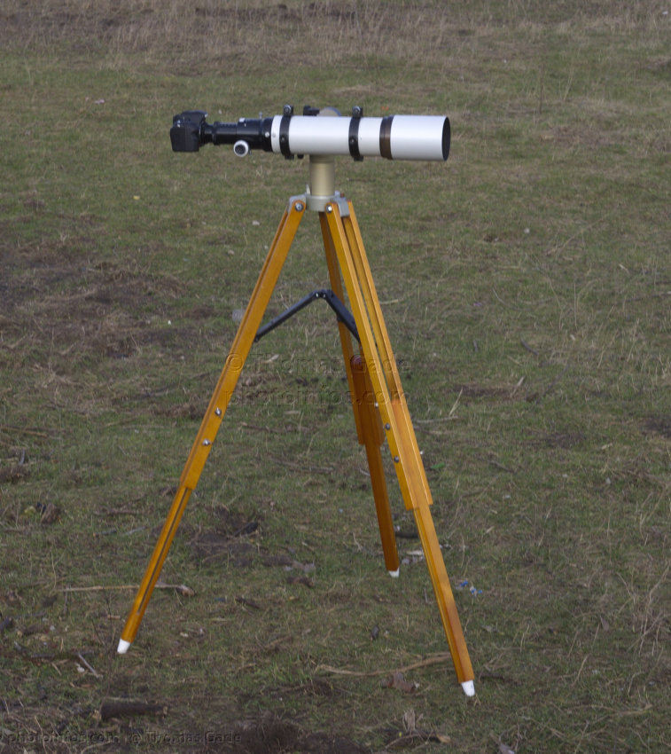 Teleskop. Skywatcher ED80 Refraktor
28. 1. 2015. Teleskop. DSLR an einem Skywatcher ED80 Refraktor auf azimutaler Montierung AYO
Schlüsselwörter: 2015;AYO;Azimutale Montierung;ED80;Refraktor;Skywatcher;Stativ;Teleskop
